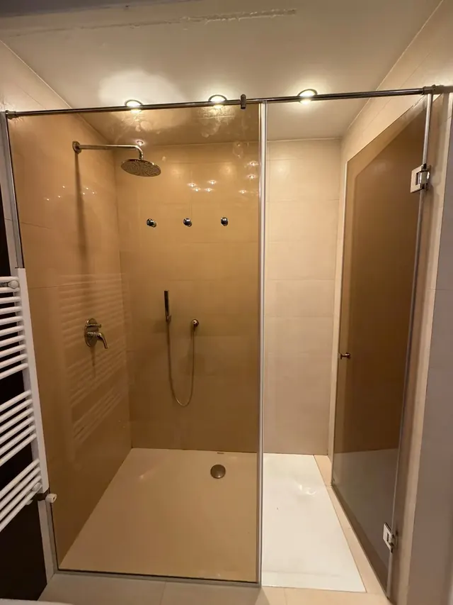 Od merenja na gotovoj keramici do silikona — i šta pripremate pre dolaska.